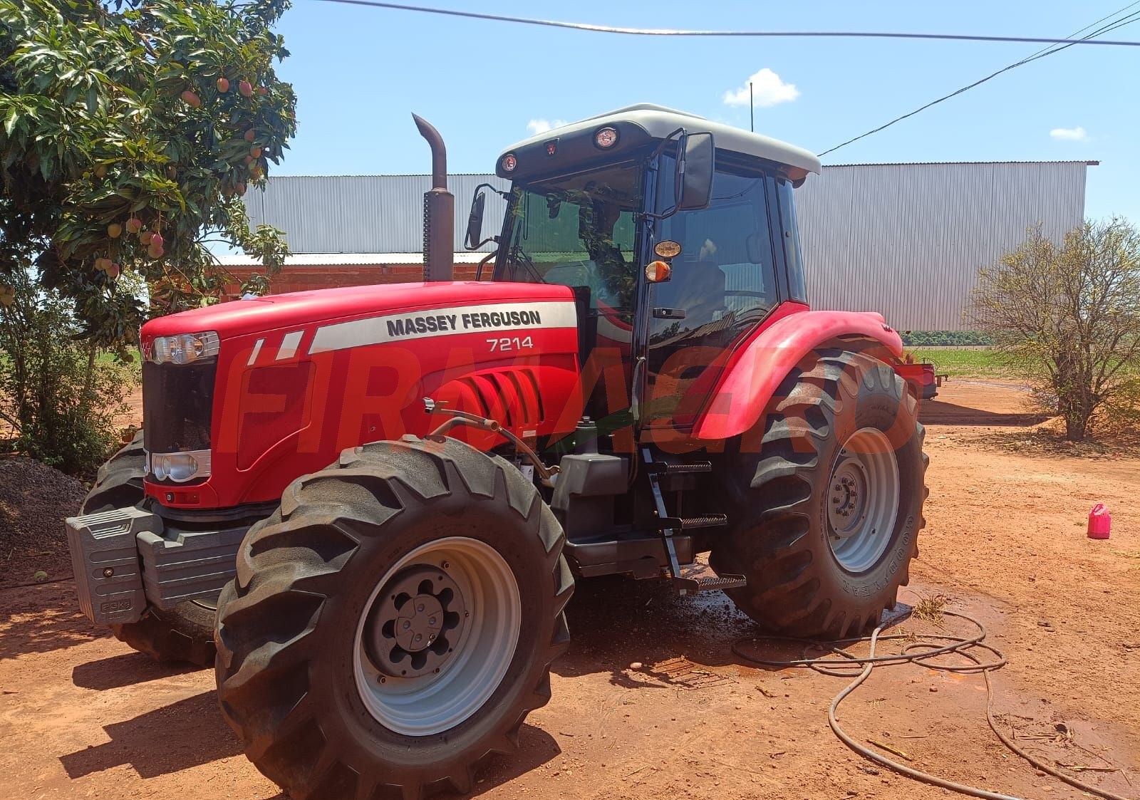 Trator Massey Ferguson 7214