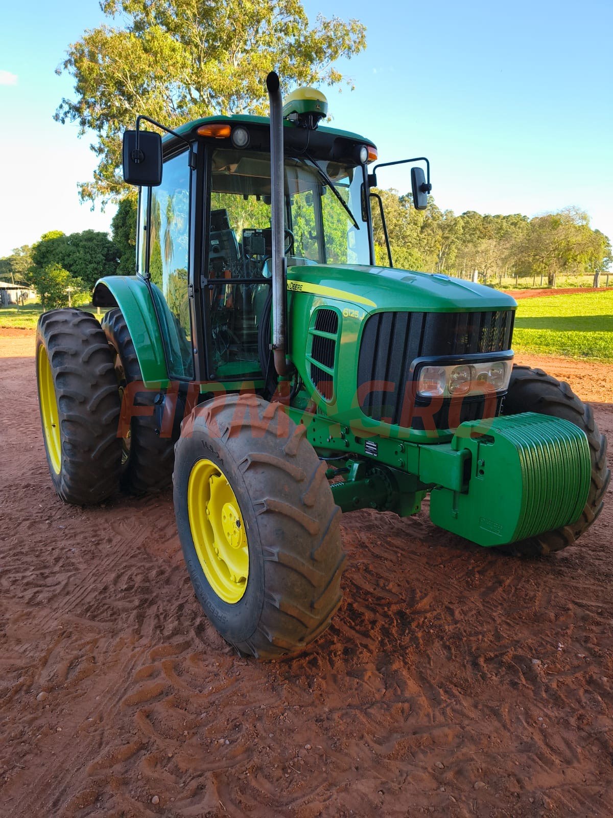 Trator John Deere 6125J