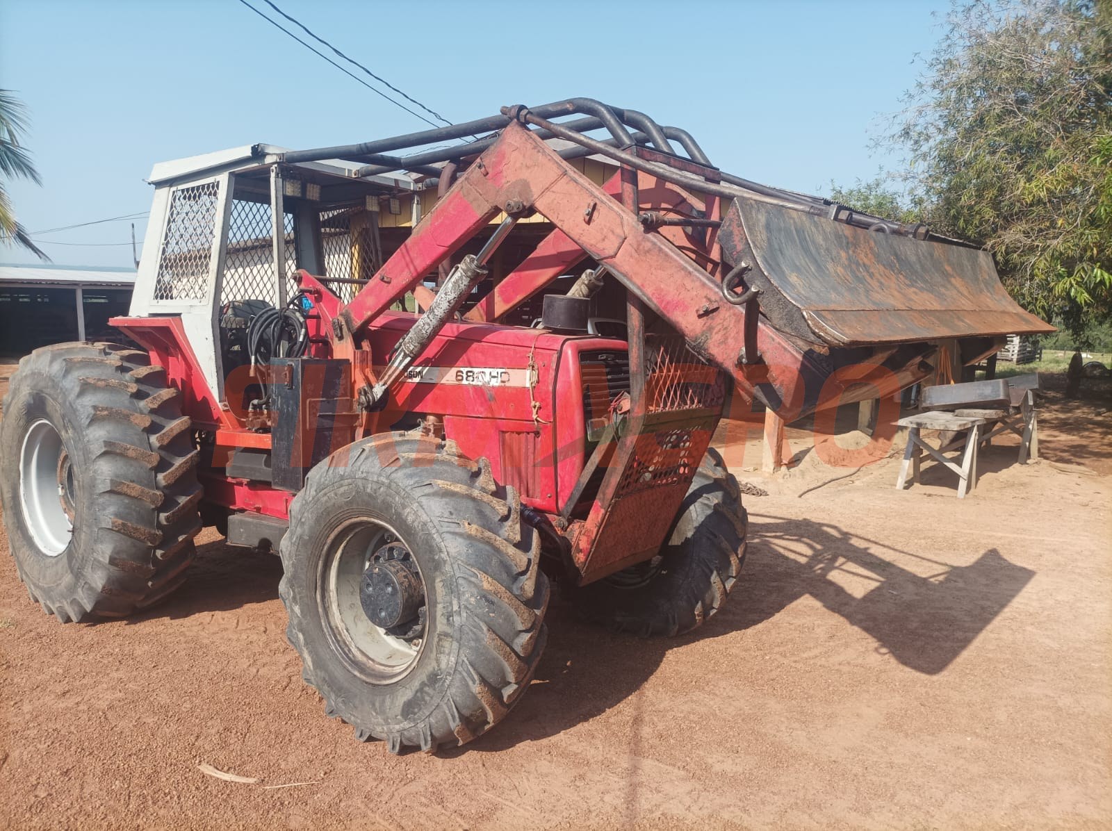 Trator Massey Ferguson MF 680 HD